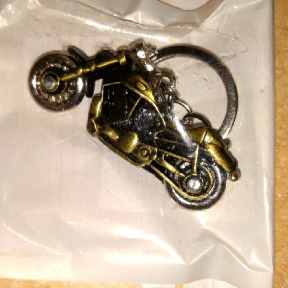 NWT Motorcycle KEYCHAIN - Picture 2 of 8